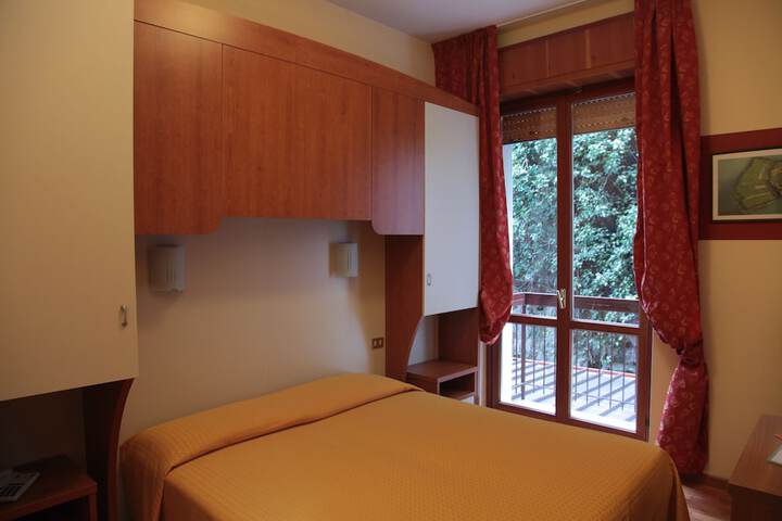 Room 8 of 70