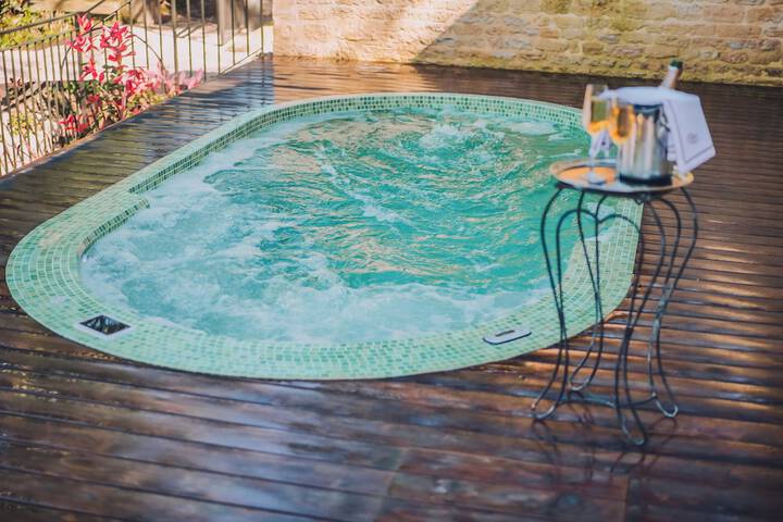 Pool 33 of 64