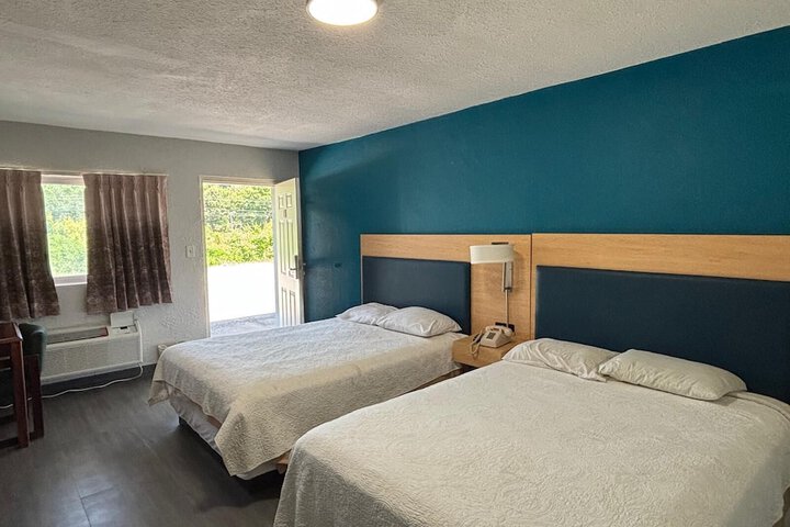Room 3 of 8