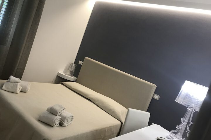 Room 4 of 37