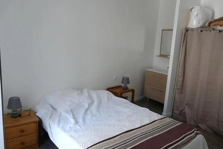 Room 6 of 9