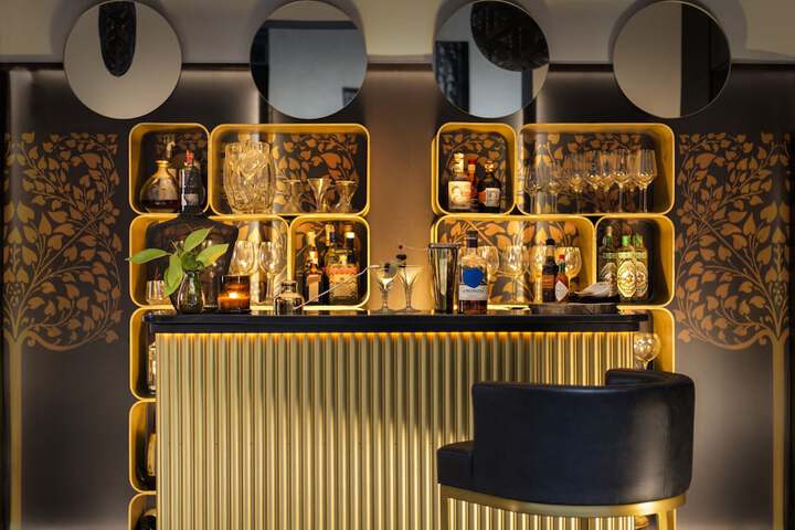 Lounge 51 of 77