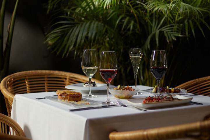 Dining 317 of 397