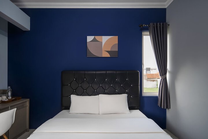 Room 5 of 13