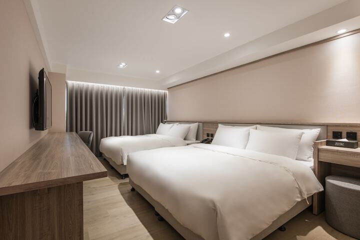 Room 26 of 145