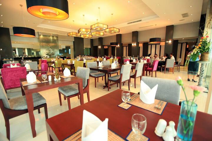 Dining 92 of 116