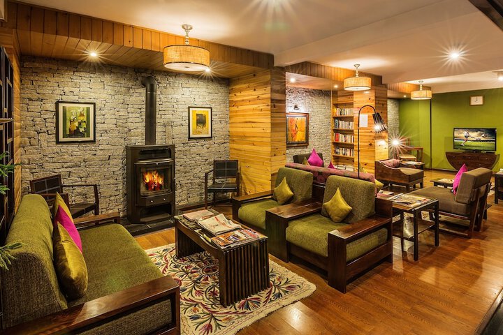 Lounge 86 of 120