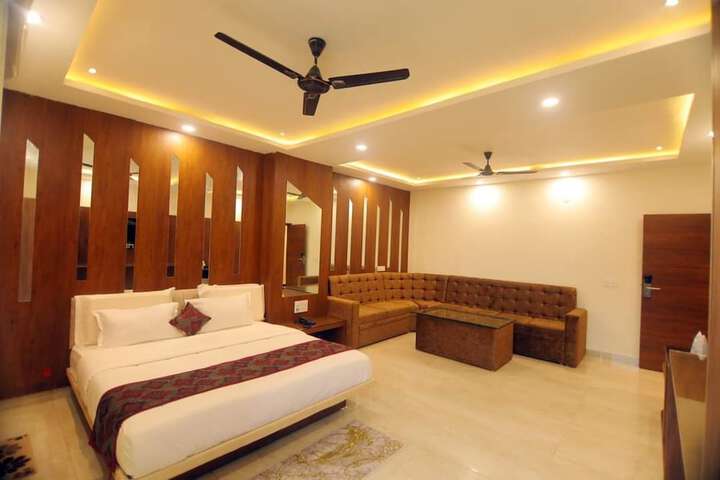 Room 8 of 17