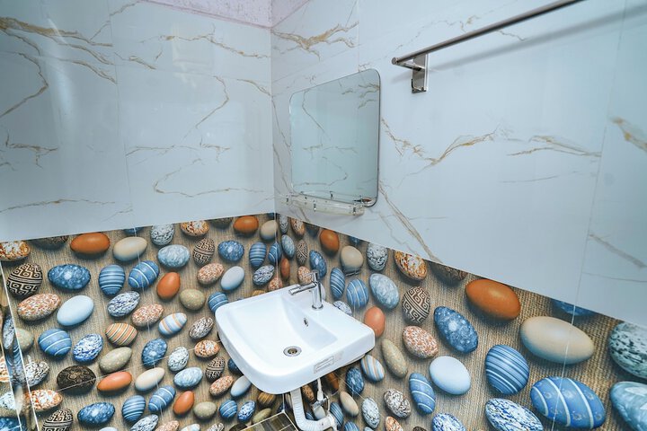 Room 5 of 19