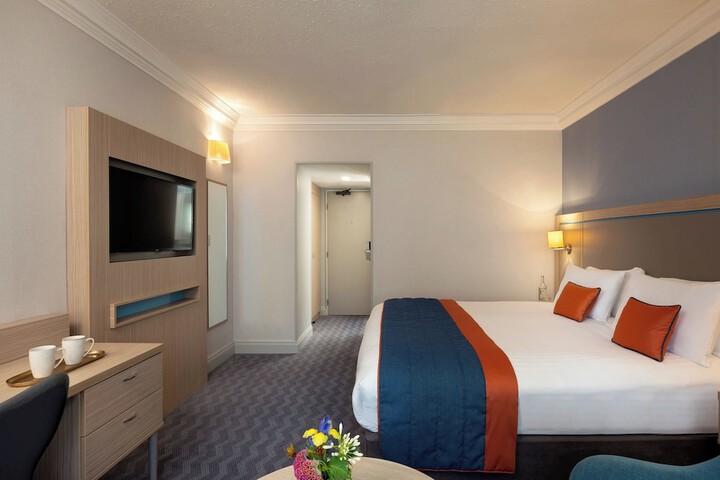 Room 35 of 74