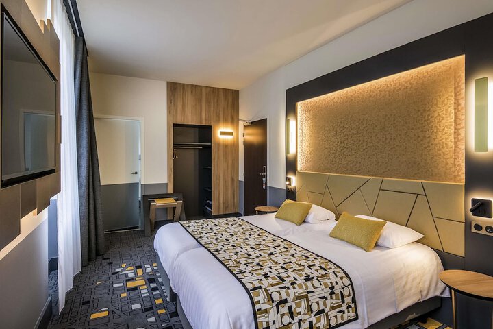 Room 18 of 42