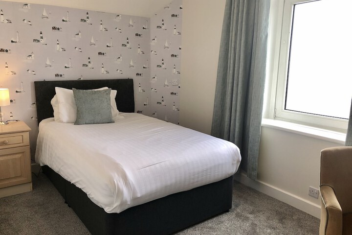 Room 10 of 43