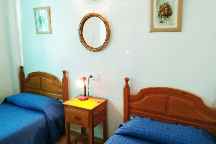 Room 2 of 10