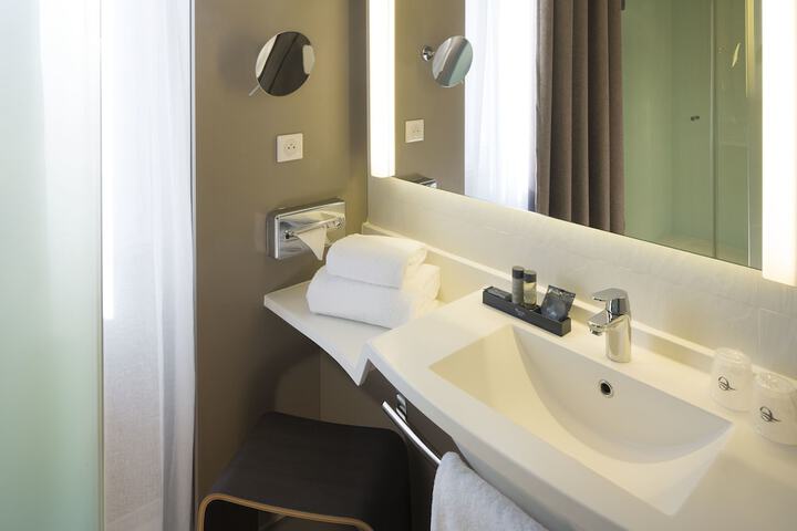 Room 14 of 36