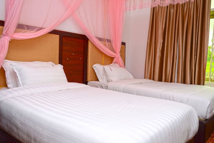 Room 4 of 40