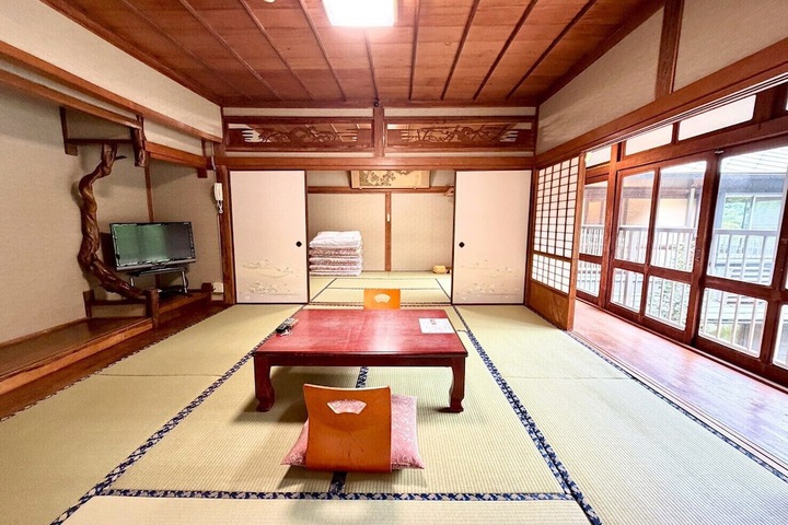 Room 27 of 53
