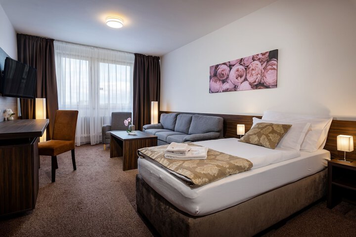 Room 8 of 37