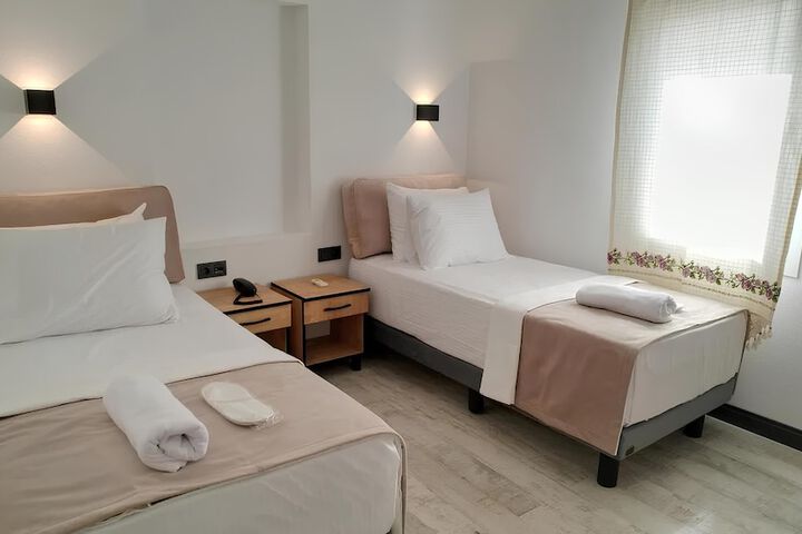 Room 11 of 21