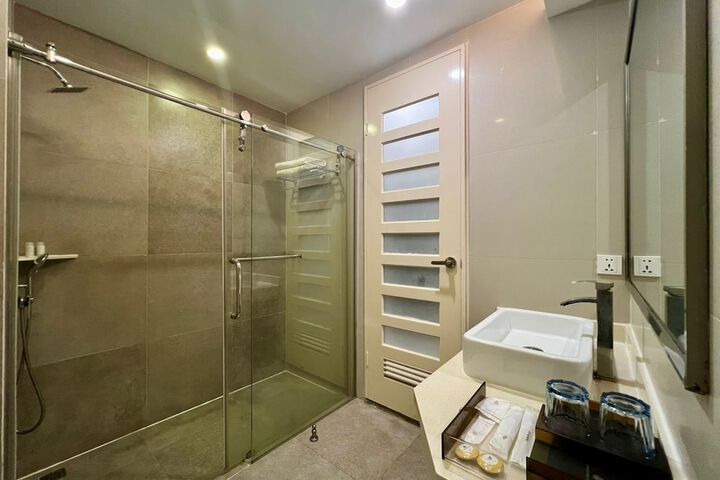 Room 8 of 30
