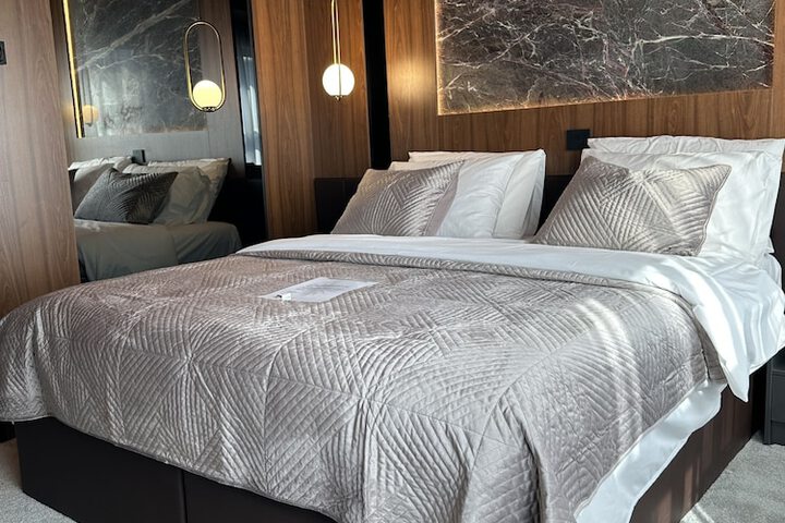 Room 2 of 64