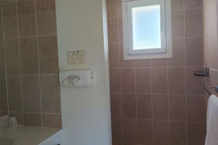 Room 35 of 64