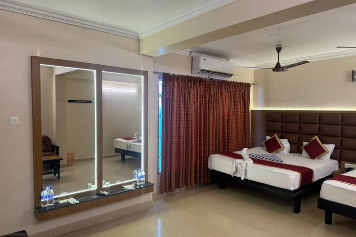 Room 12 of 18