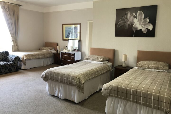 Room 2 of 77