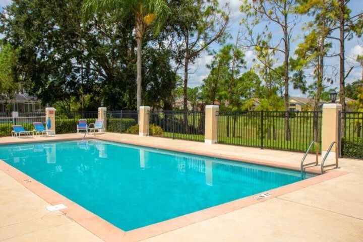 Pool 12 of 21