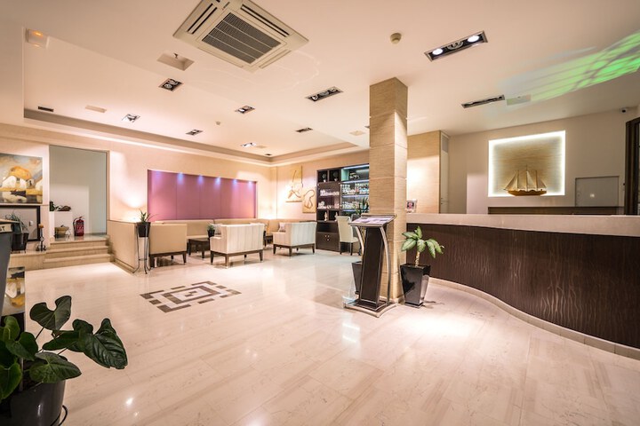 Entrance & Lobby