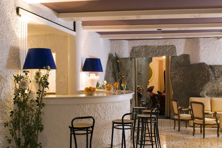 Lounge 60 of 91