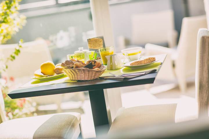 Breakfast/Coffee Service 52 of 80