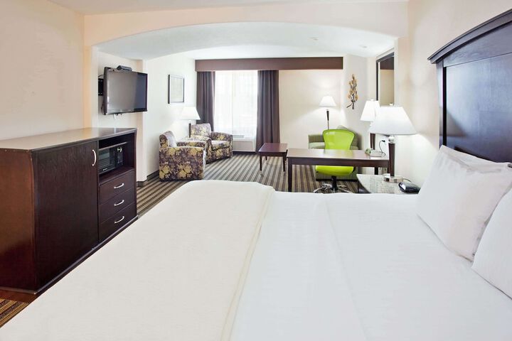 1 King Bed (12 of 18)