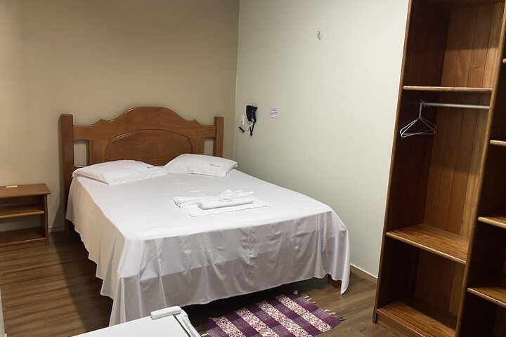 Room 5 of 10