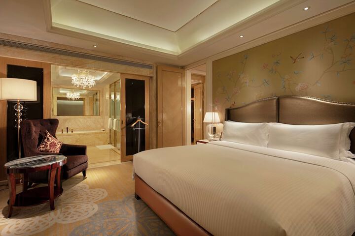 Room 13 of 68