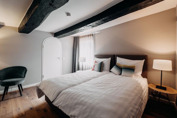 Room 6 of 33