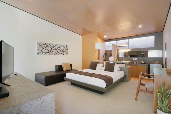 Room 3 of 56
