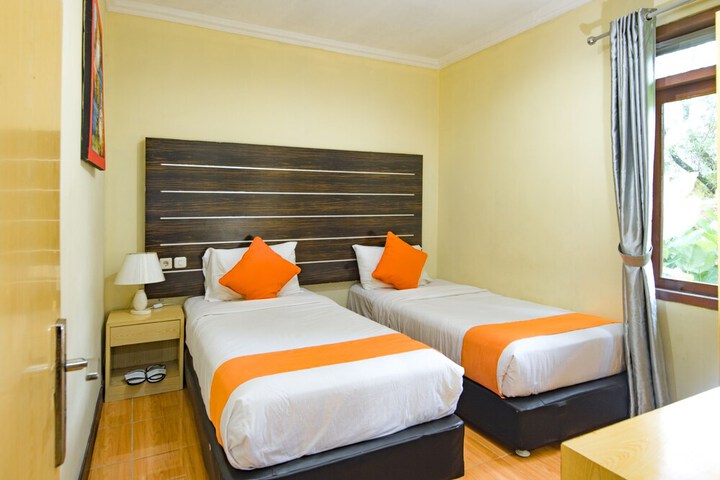 Room 27 of 122