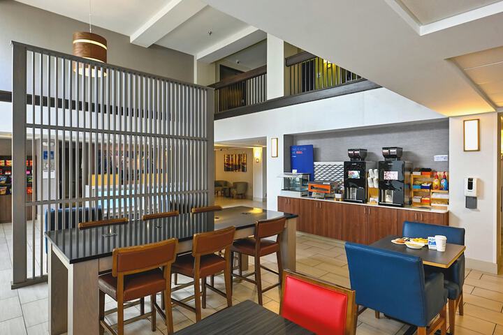 Breakfast/Coffee Service 79 of 108