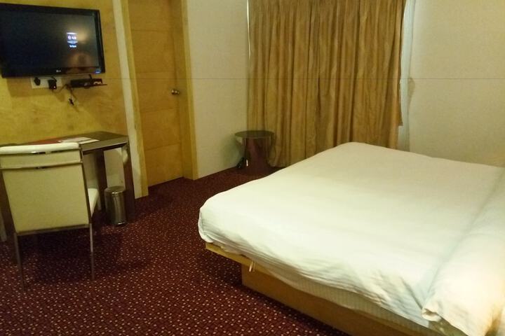 Room 3 of 33