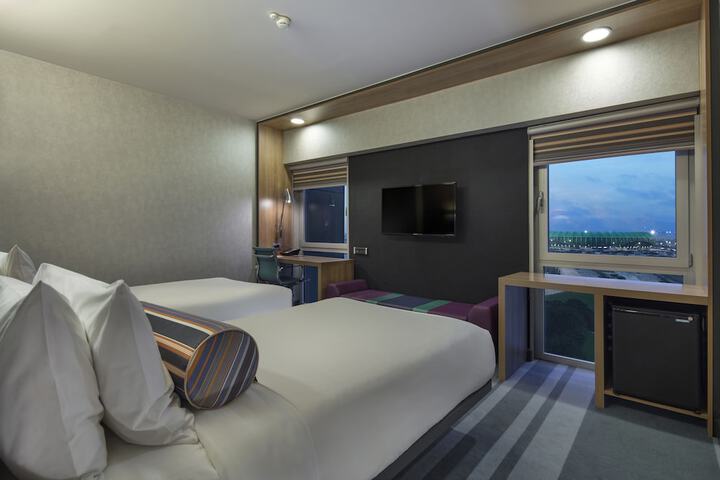 Room 4 of 38