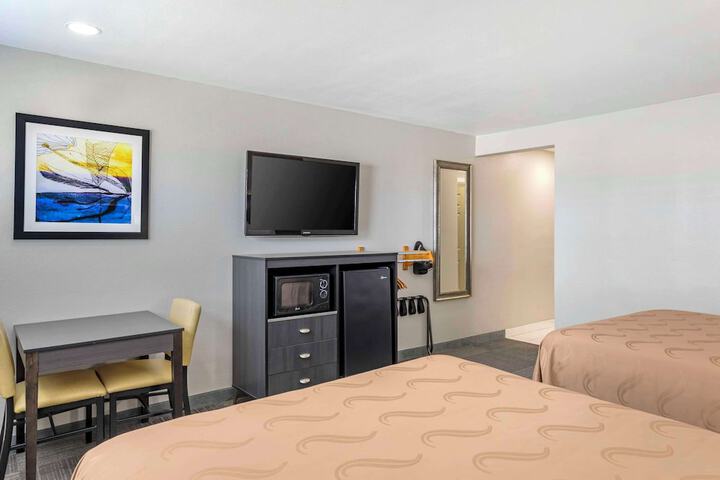 Room 7 of 33