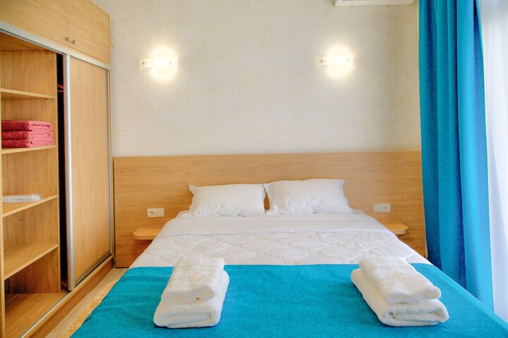 Room 3 of 28
