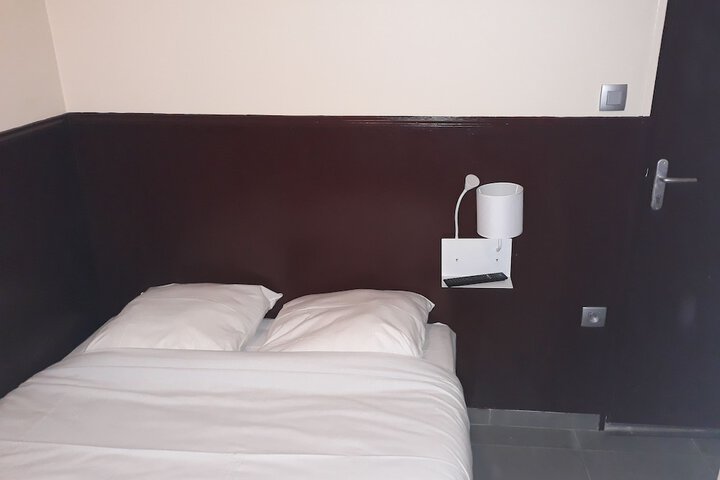 Room 4 of 12