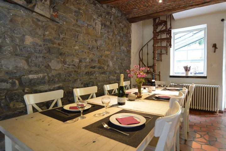 Dining 16 of 20