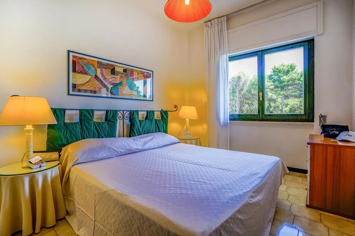 Room 6 of 22