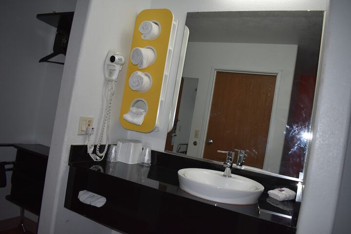 Bathroom sink