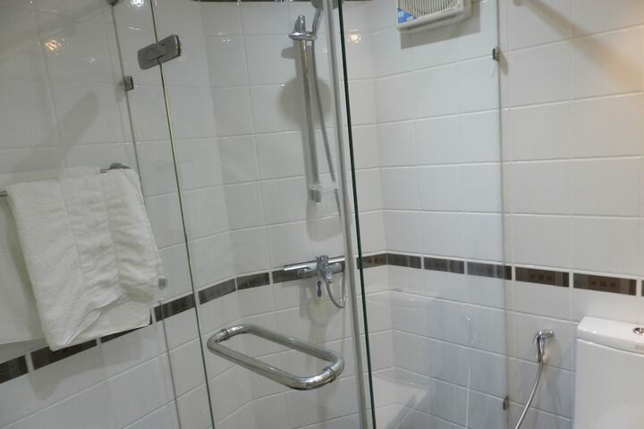 Room 170 of 259