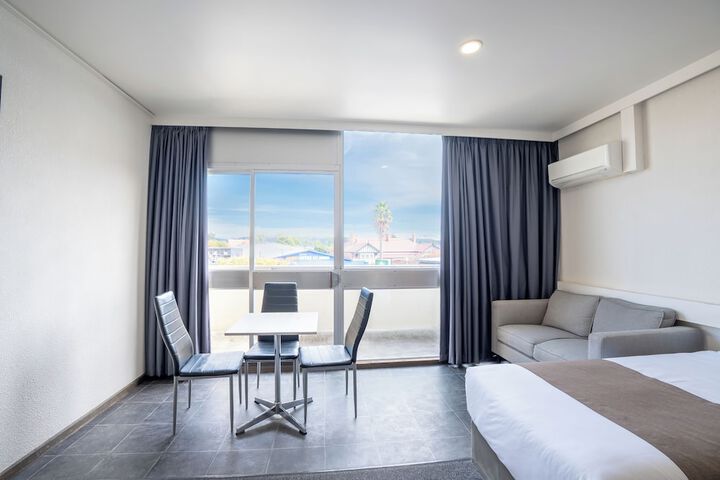 Room 34 of 100