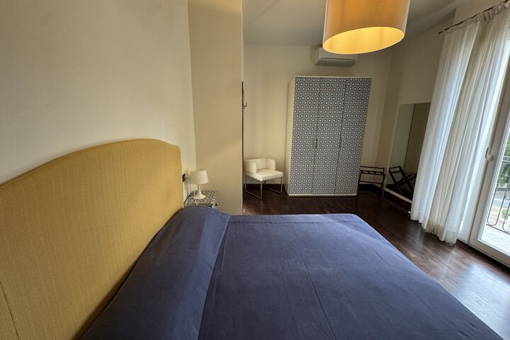 Room 2 of 17