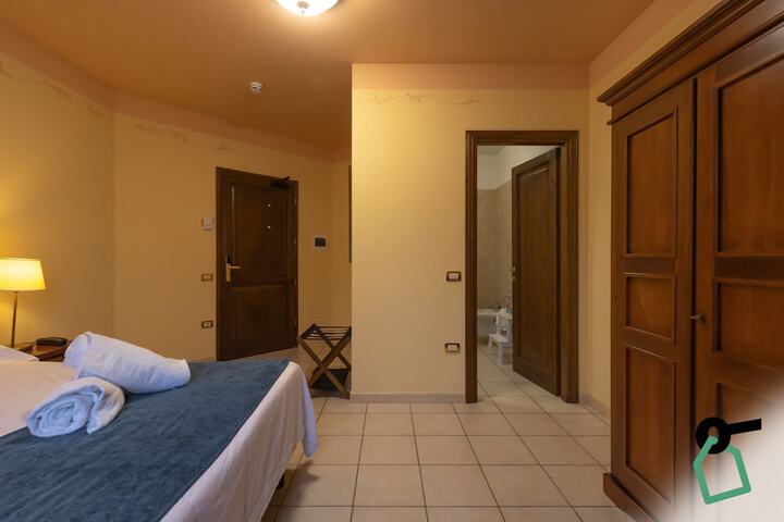 Room 16 of 40